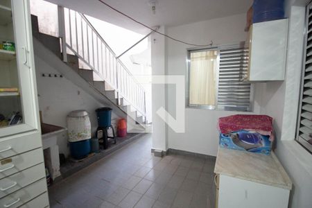 Casa à venda com 244m², 4 quartos e 2 vagas Casa à venda com 244m², 4 quartos e 2 vagasLavanderia