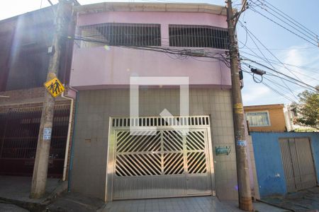 Casa à venda com 244m², 4 quartos e 2 vagas Casa à venda com 244m², 4 quartos e 2 vagasFachada