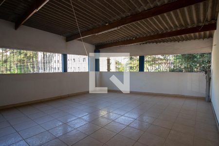 Casa à venda com 244m², 4 quartos e 2 vagas Casa à venda com 244m², 4 quartos e 2 vagasTerraço