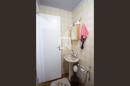 Casa à venda com 244m², 4 quartos e 2 vagas Casa à venda com 244m², 4 quartos e 2 vagasBanheiro Serviço