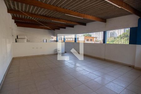 Casa à venda com 244m², 4 quartos e 2 vagas Casa à venda com 244m², 4 quartos e 2 vagasTerraço