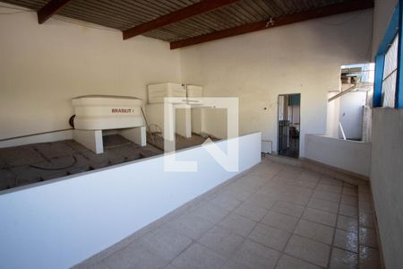 Casa à venda com 244m², 4 quartos e 2 vagas Casa à venda com 244m², 4 quartos e 2 vagasTerraço