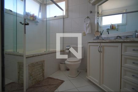 Apartamento à venda com 252m², 4 quartos e 4 vagasBanheiro da Suíte