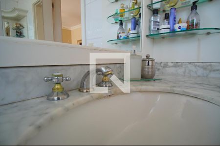 Apartamento à venda com 252m², 4 quartos e 4 vagasBanheiro da Suíte