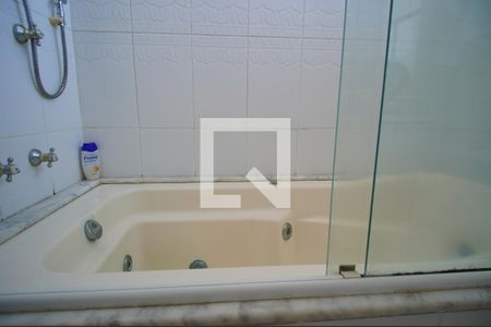 Apartamento à venda com 252m², 4 quartos e 4 vagasBanheiro da Suíte-Banheira