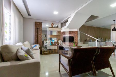 Sala 1 de casa para alugar com 3 quartos, 180m² em Boqueirão, Curitiba