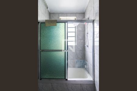 Banheiro de kitnet/studio à venda com 1 quarto, 35m² em São João, Porto Alegre