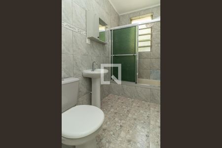 Banheiro de apartamento para alugar com 1 quarto, 35m² em São João, Porto Alegre