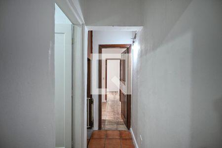 Corredor de casa para alugar com 3 quartos, 200m² em Jardim Maria Rosa, Taboão da Serra