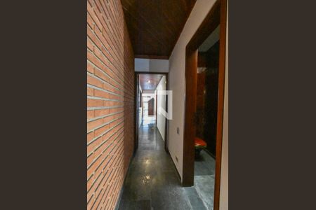 Casa à venda com 281m², 3 quartos e 2 vagasCorredor 