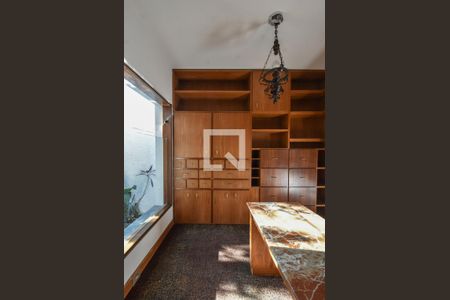 Casa à venda com 281m², 3 quartos e 2 vagasEscritório 