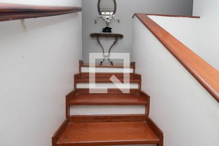 Escada de casa à venda com 3 quartos, 143m² em Vila Nivi, São Paulo