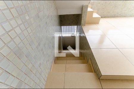 Escada de casa para alugar com 2 quartos, 80m² em Caixa D&#39;água, Salvador