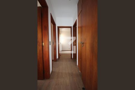 Corredor de apartamento à venda com 3 quartos, 108m² em Vila Lemos, Campinas