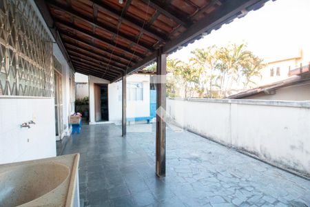 Casa à venda com 300m², 3 quartos e 3 vagas Casa à venda com 300m², 3 quartos e 3 vagasÁrea Externa