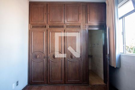 Casa à venda com 300m², 3 quartos e 3 vagas Casa à venda com 300m², 3 quartos e 3 vagasQuarto Suíte