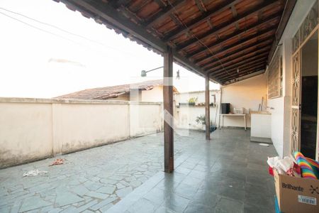 Casa à venda com 300m², 3 quartos e 3 vagas Casa à venda com 300m², 3 quartos e 3 vagasÁrea Externa