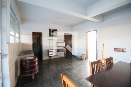 Casa à venda com 300m², 3 quartos e 3 vagas Casa à venda com 300m², 3 quartos e 3 vagasÁrea de Serviço