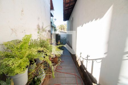 Casa à venda com 300m², 3 quartos e 3 vagas Casa à venda com 300m², 3 quartos e 3 vagasCorredor