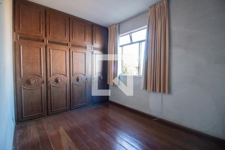 Casa à venda com 300m², 3 quartos e 3 vagas Casa à venda com 300m², 3 quartos e 3 vagasQuarto Suíte