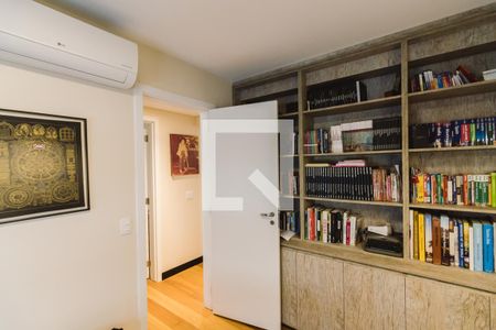 Quarto de apartamento à venda com 2 quartos, 83m² em Pacaembu, São Paulo