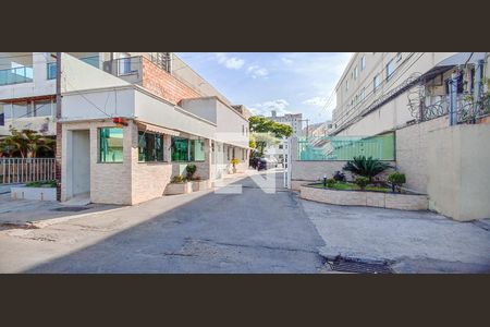 Apartamento à venda com 44m², 2 quartos e 1 vaga Apartamento à venda com 44m², 2 quartos e 1 vagaFachada e portaria