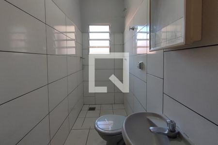 Casa para alugar com 117m², 2 quartos e 2 vagas Casa para alugar com 117m², 2 quartos e 2 vagasBanheiro