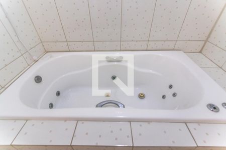 Casa à venda com 240m², 3 quartos e 2 vagas Casa à venda com 240m², 3 quartos e 2 vagasBanheira