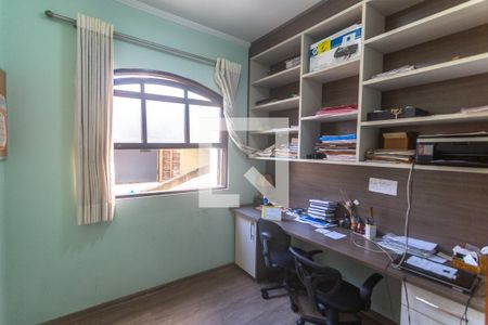 Casa à venda com 240m², 3 quartos e 2 vagas Casa à venda com 240m², 3 quartos e 2 vagasOffice