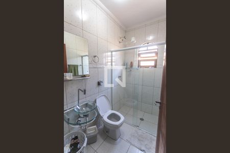 Casa à venda com 240m², 3 quartos e 2 vagas Casa à venda com 240m², 3 quartos e 2 vagasBanheiro social