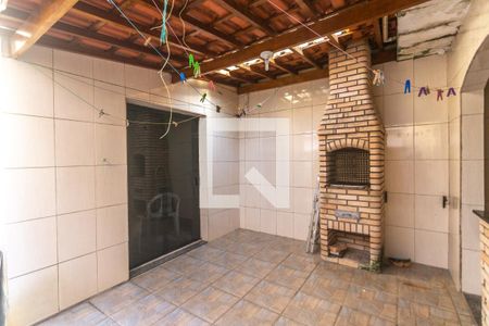 Casa à venda com 240m², 3 quartos e 2 vagas Casa à venda com 240m², 3 quartos e 2 vagasQuintal