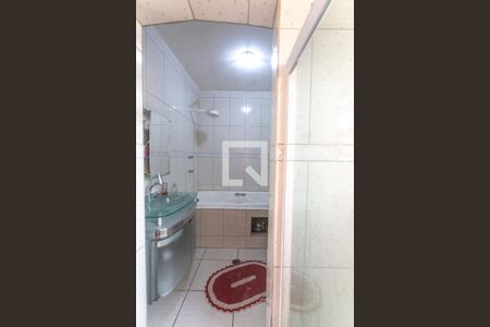 Casa à venda com 240m², 3 quartos e 2 vagas Casa à venda com 240m², 3 quartos e 2 vagasBanheiro suíte 2