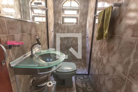 Casa à venda com 240m², 3 quartos e 2 vagas Casa à venda com 240m², 3 quartos e 2 vagasBanheiro social