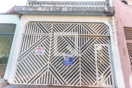 Casa à venda com 240m², 3 quartos e 2 vagas Casa à venda com 240m², 3 quartos e 2 vagasFachada