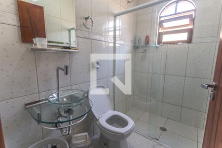 Casa à venda com 240m², 3 quartos e 2 vagas Casa à venda com 240m², 3 quartos e 2 vagasBanheiro social