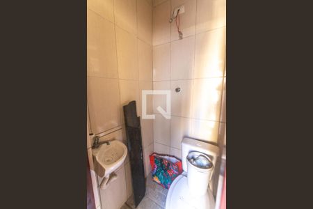 Casa à venda com 240m², 3 quartos e 2 vagas Casa à venda com 240m², 3 quartos e 2 vagasBanheiro de serviço