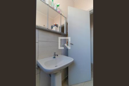 Casa à venda com 148m², 4 quartos e 4 vagasBanheiro 01