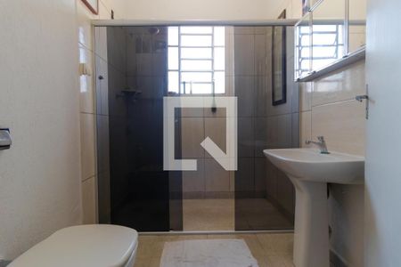 Casa à venda com 148m², 4 quartos e 4 vagasBanheiro 01