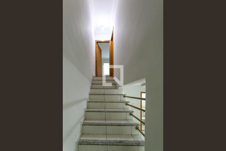 Escada de casa para alugar com 2 quartos, 75m² em Minaslândia (p Maio), Belo Horizonte