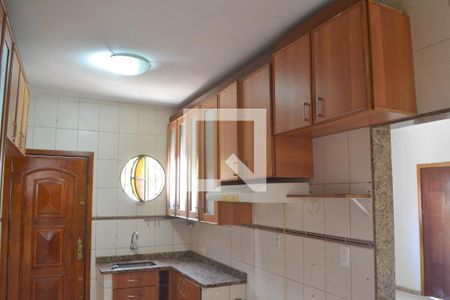 Casa para alugar com 93m², 2 quartos e 1 vaga Casa para alugar com 93m², 2 quartos e 1 vagaCozinha - Armários