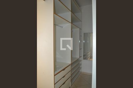 Casa para alugar com 93m², 2 quartos e 1 vaga Casa para alugar com 93m², 2 quartos e 1 vagaCloset da suíte