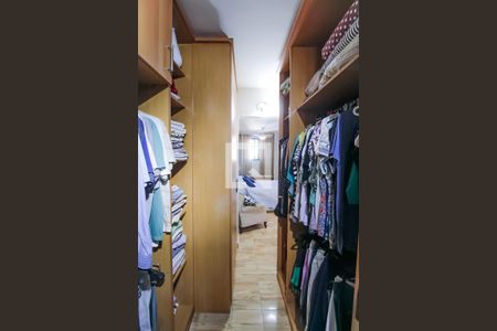 Apartamento à venda com 144m², 3 quartos e 2 vagas Apartamento à venda com 144m², 3 quartos e 2 vagasCloset da suíte 2