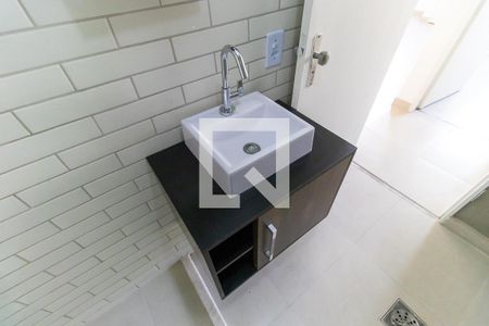 Banheiro de kitnet/studio para alugar com 1 quarto, 30m² em Centro, Campinas