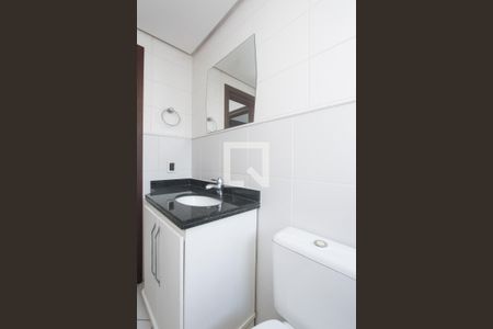 Banheiro social de apartamento para alugar com 2 quartos, 74m² em Auxiliadora, Porto Alegre