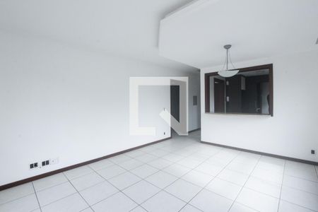 Sala de Apartamento com 2 quartos, 74m² Mont'Serrat