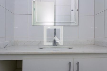 Lavabo de apartamento para alugar com 3 quartos, 120m² em Vila Alzira, Guarujá