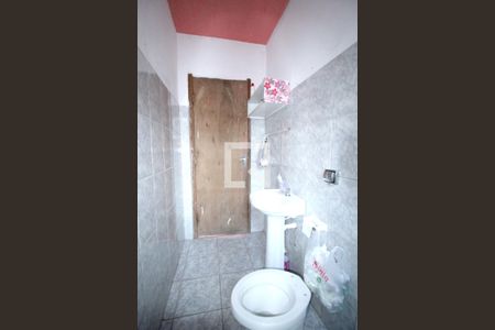 Banheiro de kitnet/studio para alugar com 2 quartos, 50m² em Jardim Wanel Ville Iv, Sorocaba