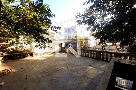 Casa à venda com 400m², 6 quartos e 2 vagas Casa à venda com 400m², 6 quartos e 2 vagasVaranda