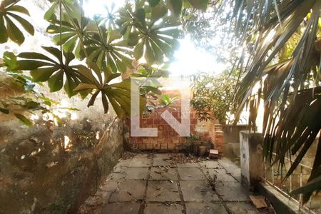 Casa à venda com 400m², 6 quartos e 2 vagas Casa à venda com 400m², 6 quartos e 2 vagasQuintal