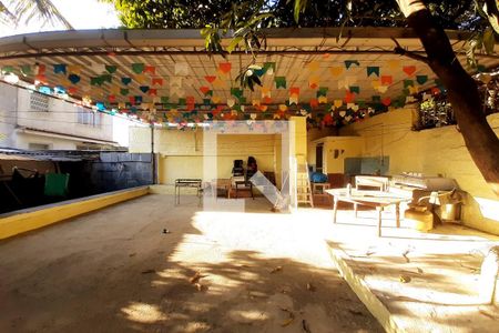 Casa à venda com 400m², 6 quartos e 2 vagas Casa à venda com 400m², 6 quartos e 2 vagasQuintal